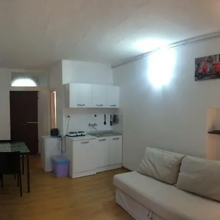 Residence Lesa Semesterbostad